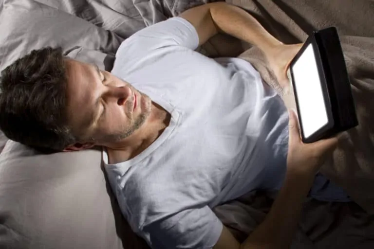 Връзка между новите технологии и безсънието